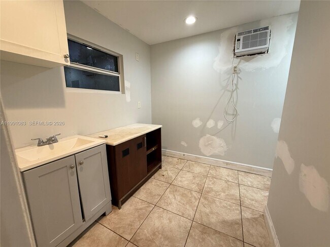 Building Photo - 5488 Fearnley Rd