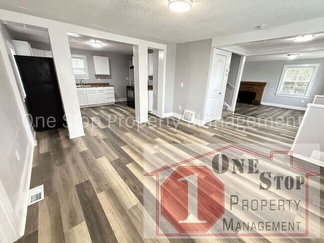 Building Photo - Beautiful 4 Bedroom 3 Bathroom Home in Kan...