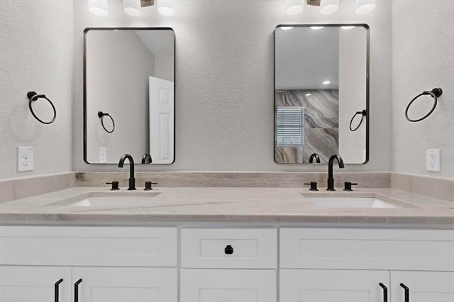 Building Photo - 325 Crooked Creek