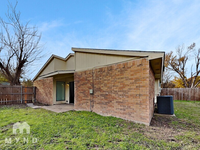 Building Photo - 4220 Caldwell Ave