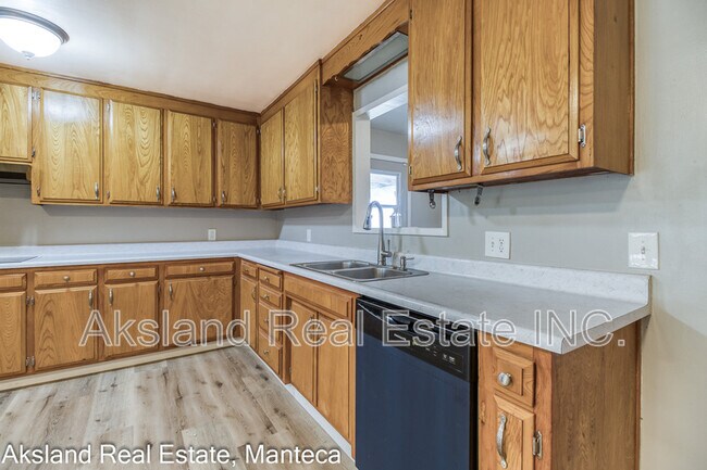 Building Photo - 3005 W Lathrop Rd