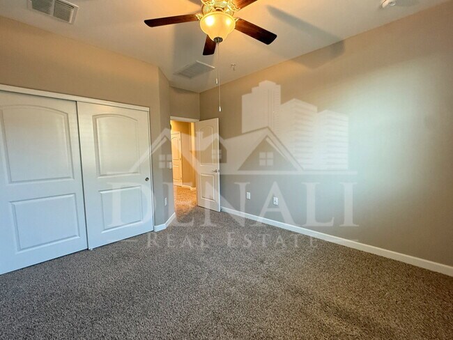 Building Photo - 1255 N Arizona Ave