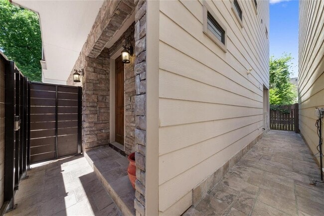 Building Photo - 1415 Holly St