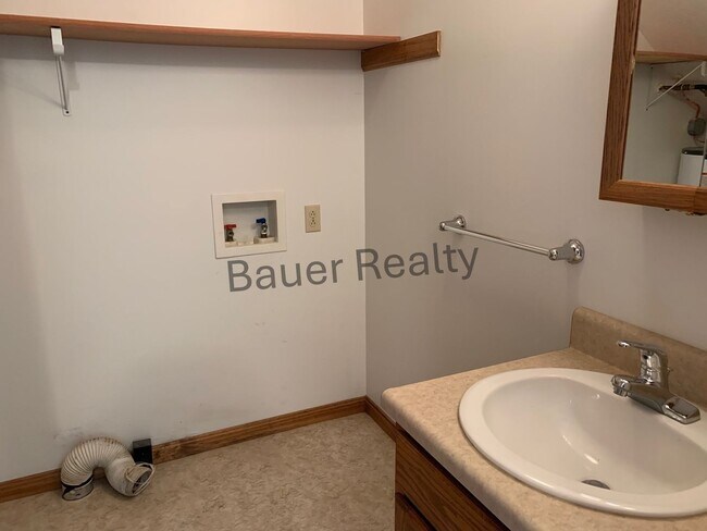 Building Photo - le9