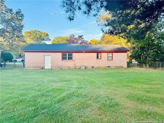 Building Photo - 1219 Chilton Dr