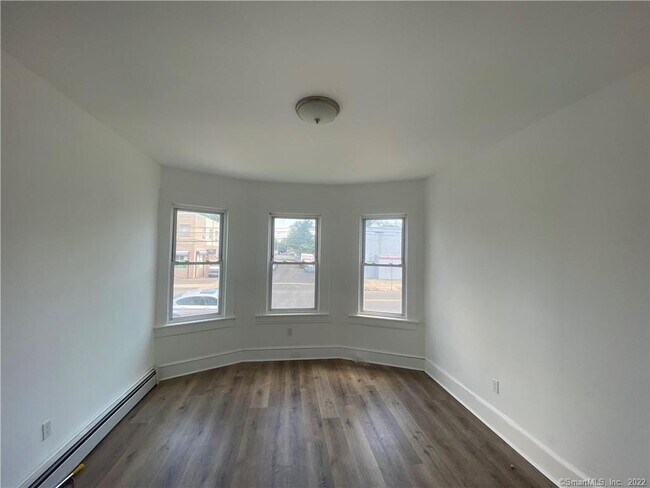 Building Photo - 222 Maplewood Ave