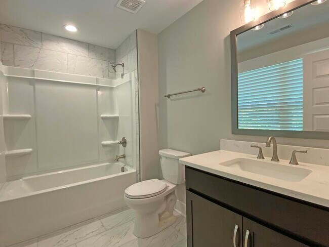 Building Photo - 166 Sango Dr