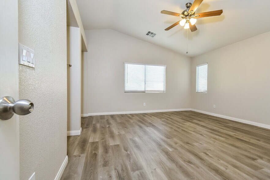 Building Photo - 3577 Chelsea Grove St