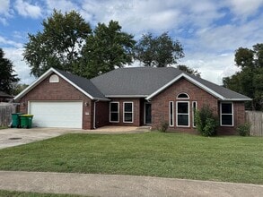 Building Photo - 312 Ridgedale Dr