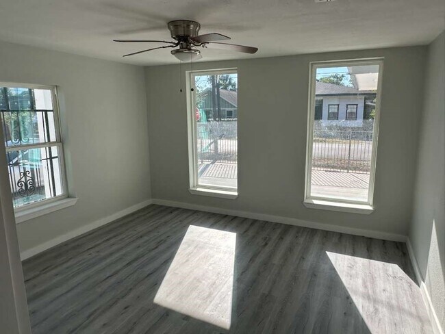 Building Photo - 1912 Gentry St