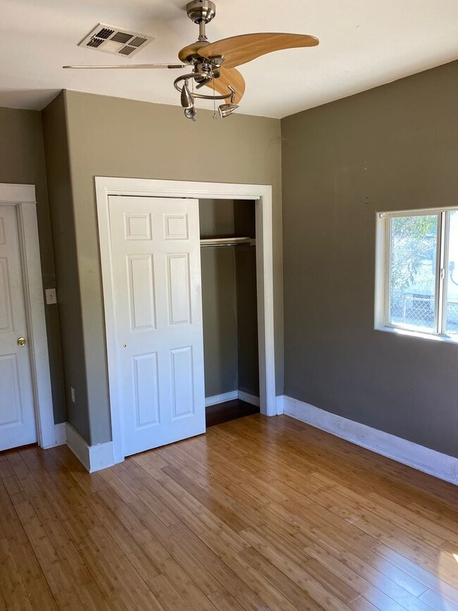 Building Photo - 522-524 W Culver ST