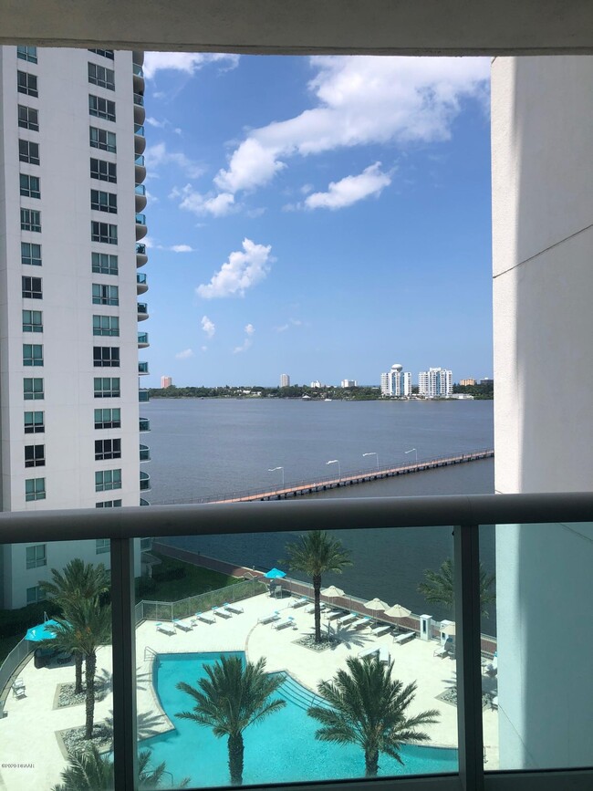 Building Photo - 231 Riverside Dr