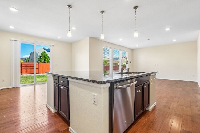 Building Photo - Luxurious Living: 2,367 Sq Ft Home with 4 Baths in Prime Location