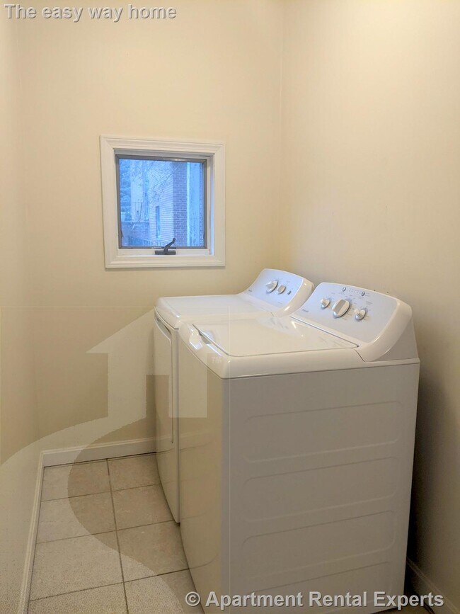 Building Photo - 83 Yorktown St