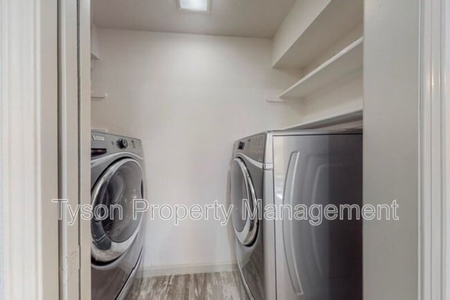 Building Photo - 10205 Las Casitas St NE