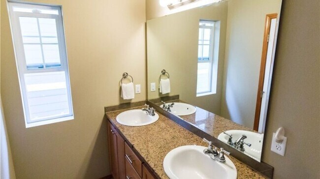 Building Photo - 713 Verbena
