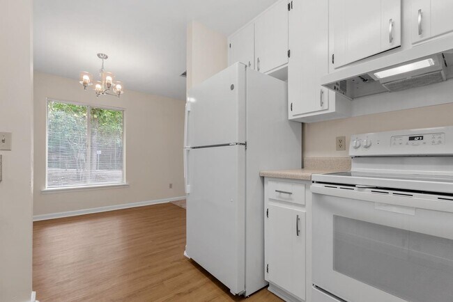 Building Photo - 2188 Claremont Ln