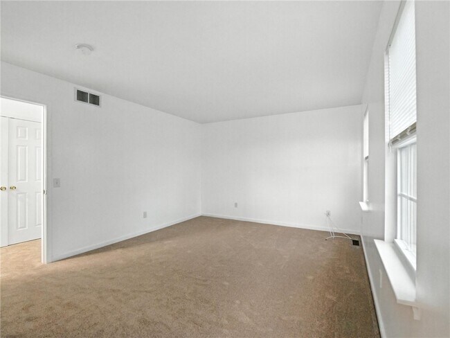 Building Photo - 187 Moore Rd