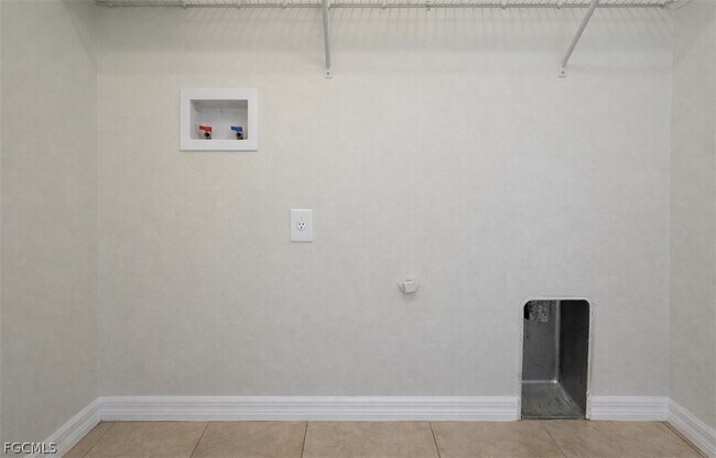 Building Photo - 2010 NE 13th Pl