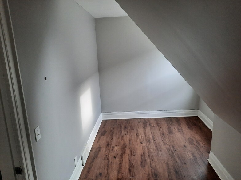 Bedroom 3A - 257 W Utica St