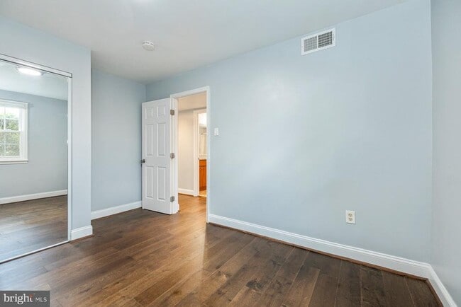 Building Photo - 702 Quince Orchard Blvd