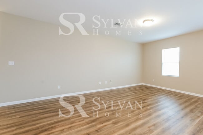 Building Photo - Fall in love with this 3BR, 2BA home