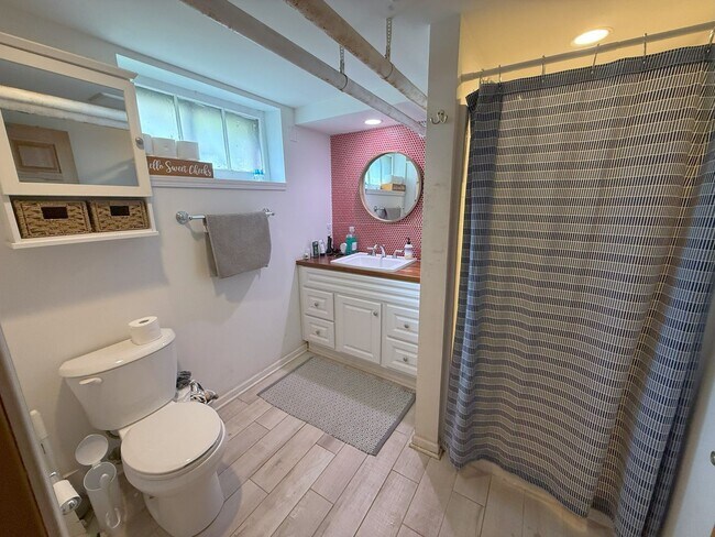 Building Photo - 33 Lathrop St