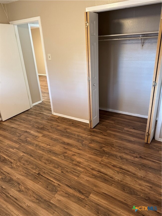 Building Photo - 510 N Bauer St