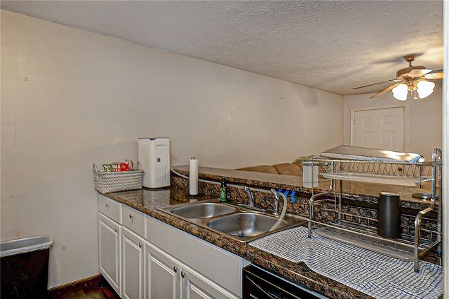 Building Photo - 449 N Donahue Dr