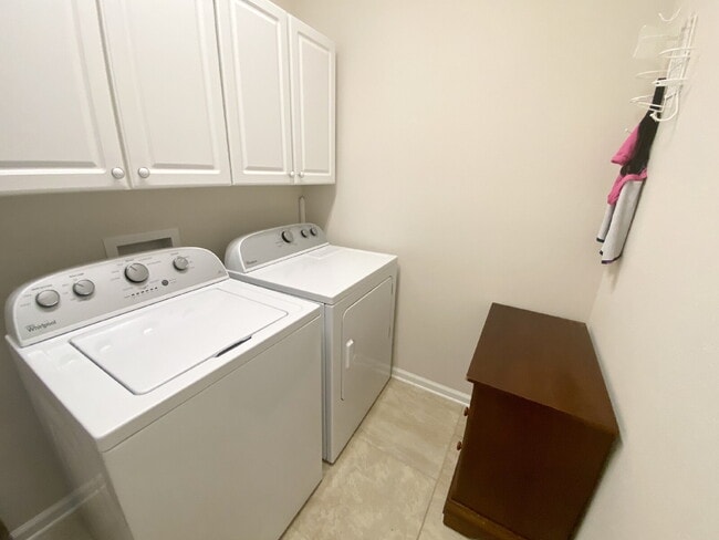 Building Photo - Fully Furnished Two Bedroom Home in Sun City!