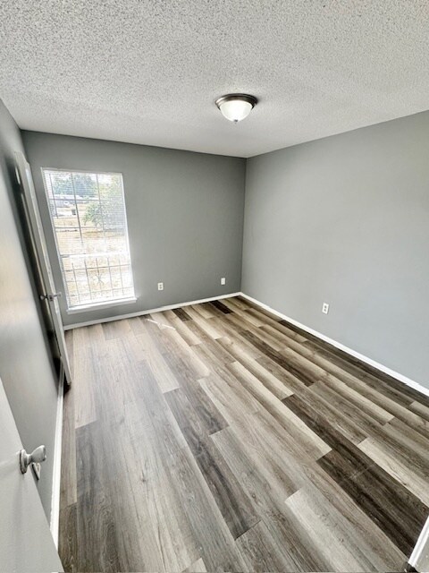Building Photo - 1217 Western Park Dr
