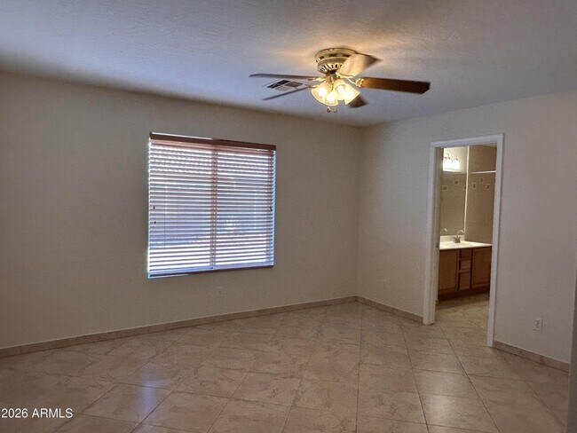 Building Photo - 2346 E Devon Ct