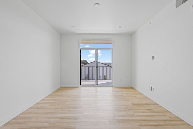 Building Photo - 311 E Lorene St