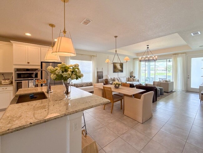 Building Photo - 671 Charter Oaks Blvd
