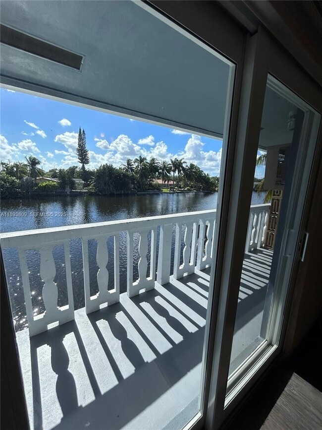 Building Photo - 3049 NW 9th Ave