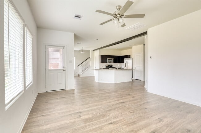 Building Photo - 420 Magnolia Ln