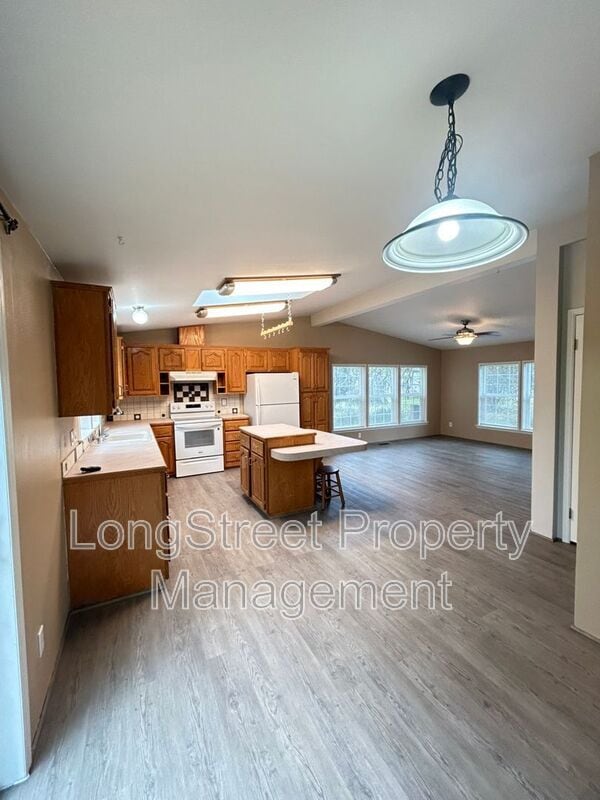 Building Photo - 2520 NW Robinhood St