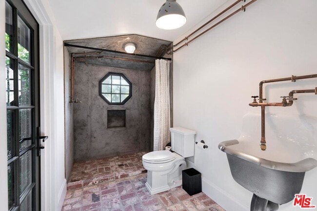 Building Photo - 4416 Arcola Ave