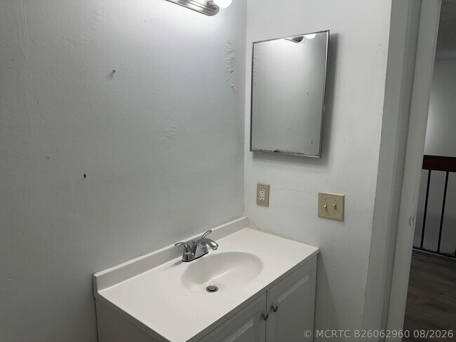 Building Photo - 931 SW 20th Ct