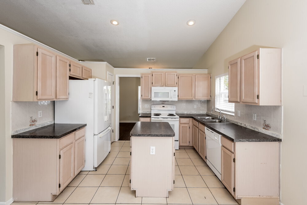 Building Photo - 2640 Rolling Broak Dr