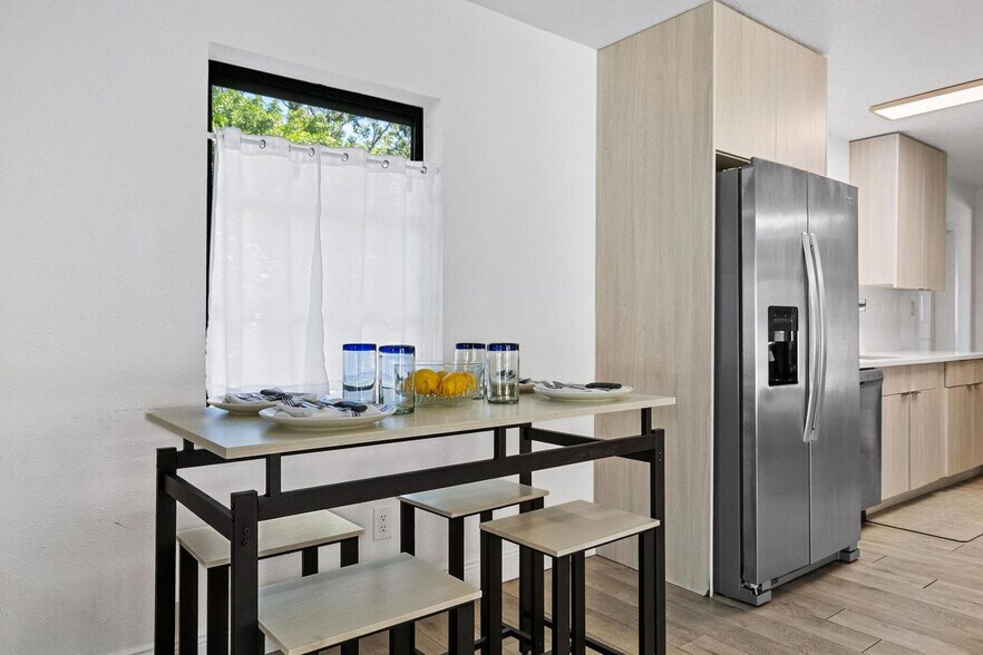 Building Photo - 919 Ave S SE