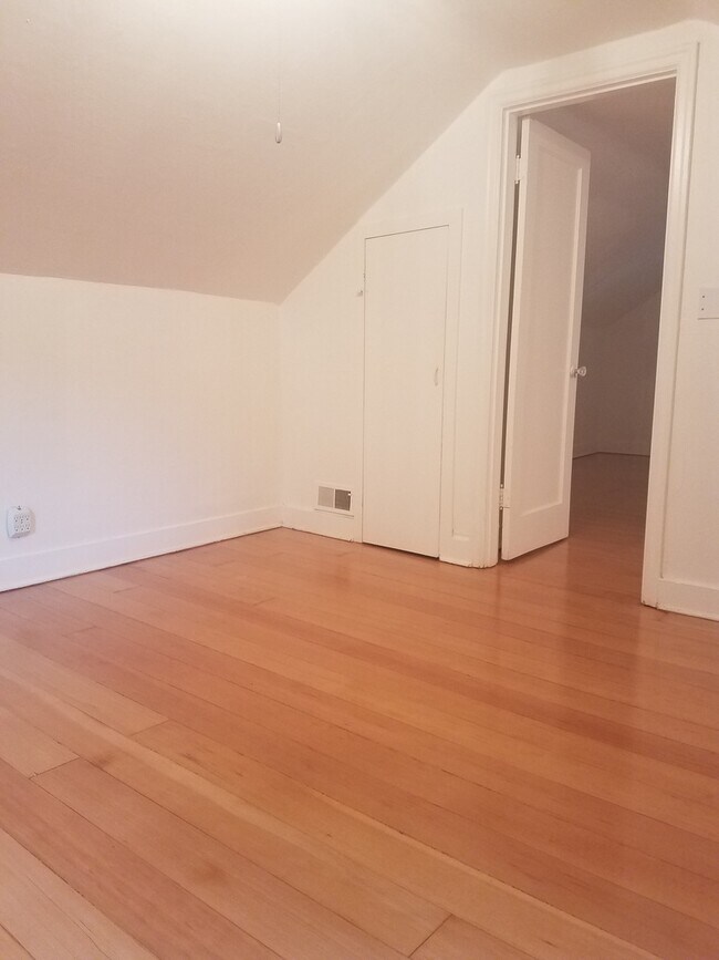 Building Photo - Office Suites in NW Nob Hill/Alphabet Dist...