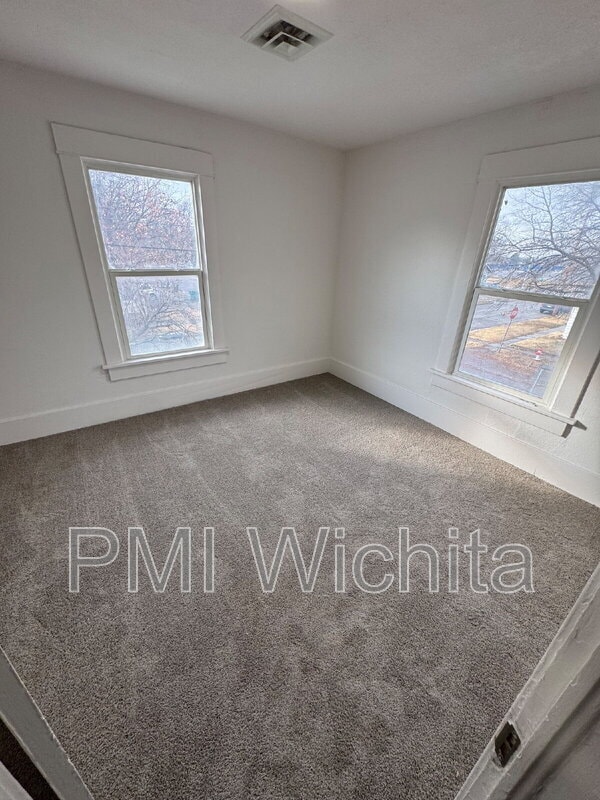 Building Photo - 258 S Poplar St