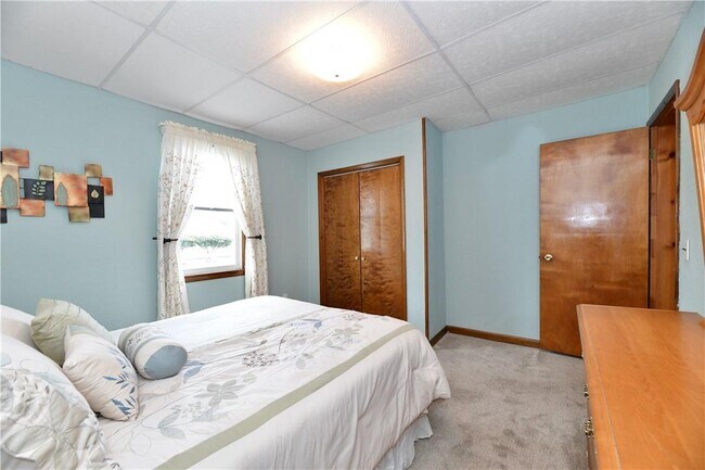 Building Photo - 2415 S A St