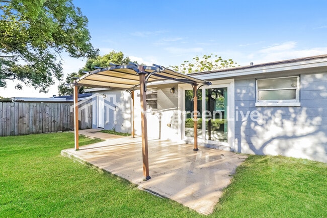 Building Photo - 3430 Peterborough St