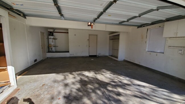 Building Photo - ( ( ( BEAUTIFUL 4 BEDROOM 3 BATH HOUSE!!! ...
