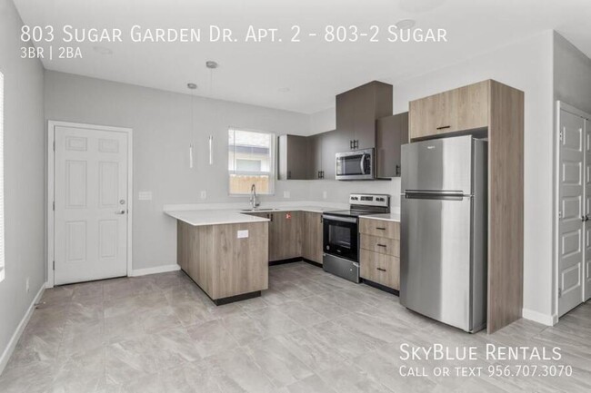 Building Photo - 803 Sugar Gdn Dr