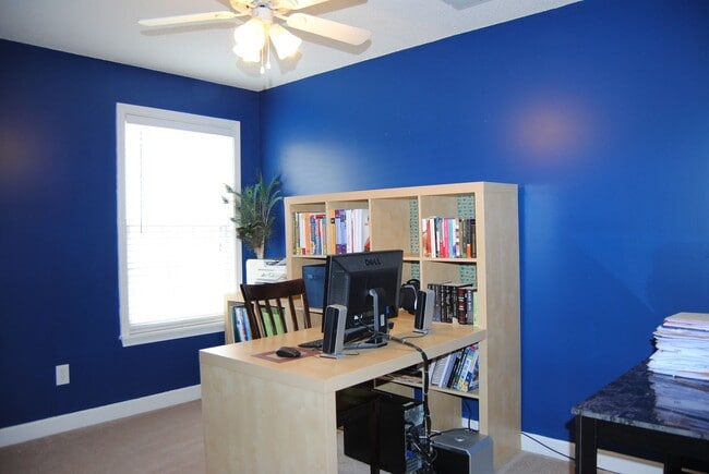 Building Photo - Wonderful Home in the Willow Lakes Community!