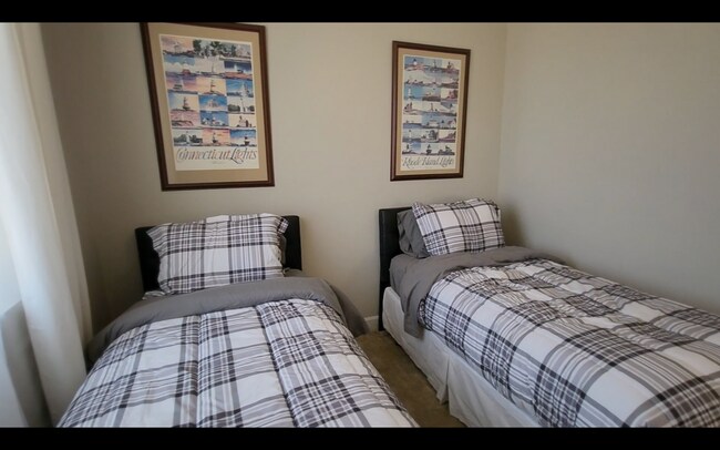 Building Photo - 3 Bedroom, 2.5 Bathroom with two car garage - Available 2/5/2025