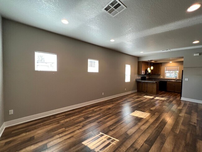 Building Photo - 1908al